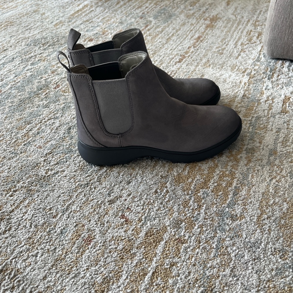 Gray VIONIC boots women’s